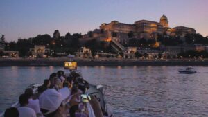 Budapest one hour sight seeing cruise