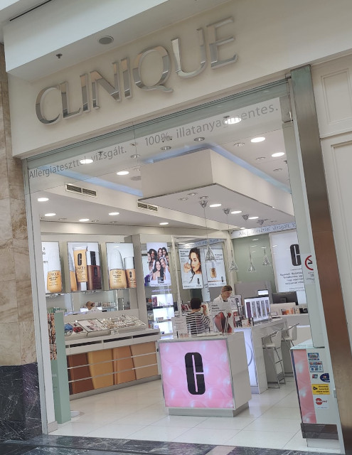 Clinique-Beauty-Store-Budapest