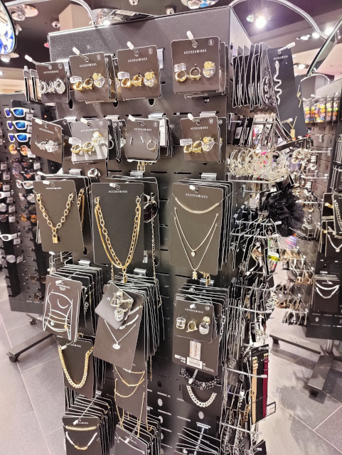 Jewelry in Budapest Fashion Outlet Stores