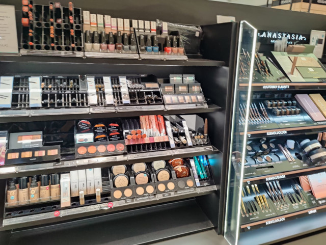 Biggest online makeup Stores in Hungary