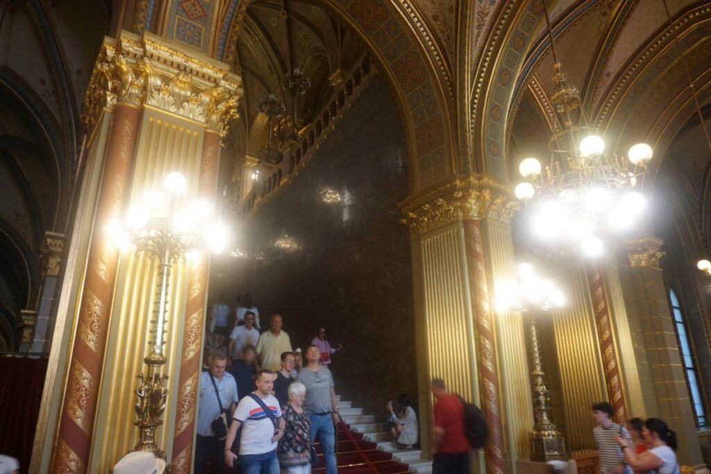 Hungarian parliament free tour duration