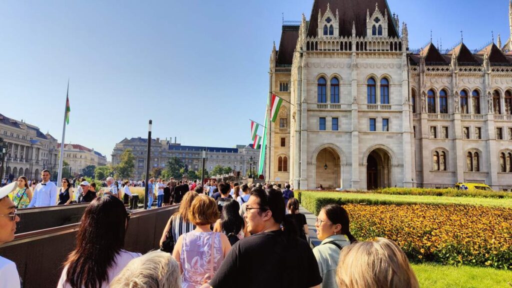 Hungarian parliament free visit