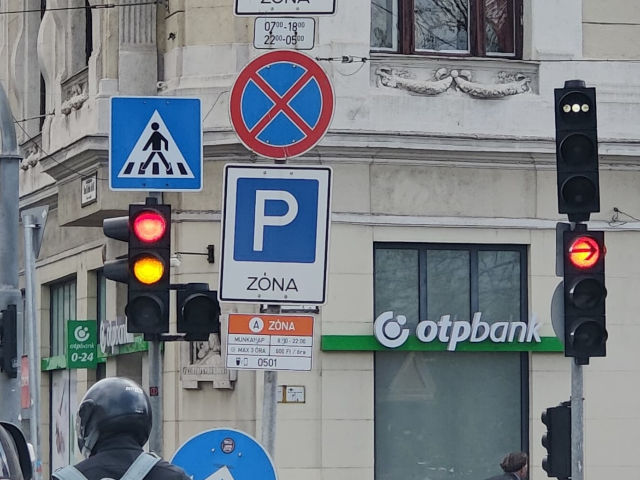 Budapest No parking Sign