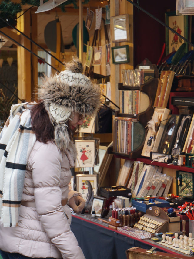 Home Shopping in Budapest Christmas Market